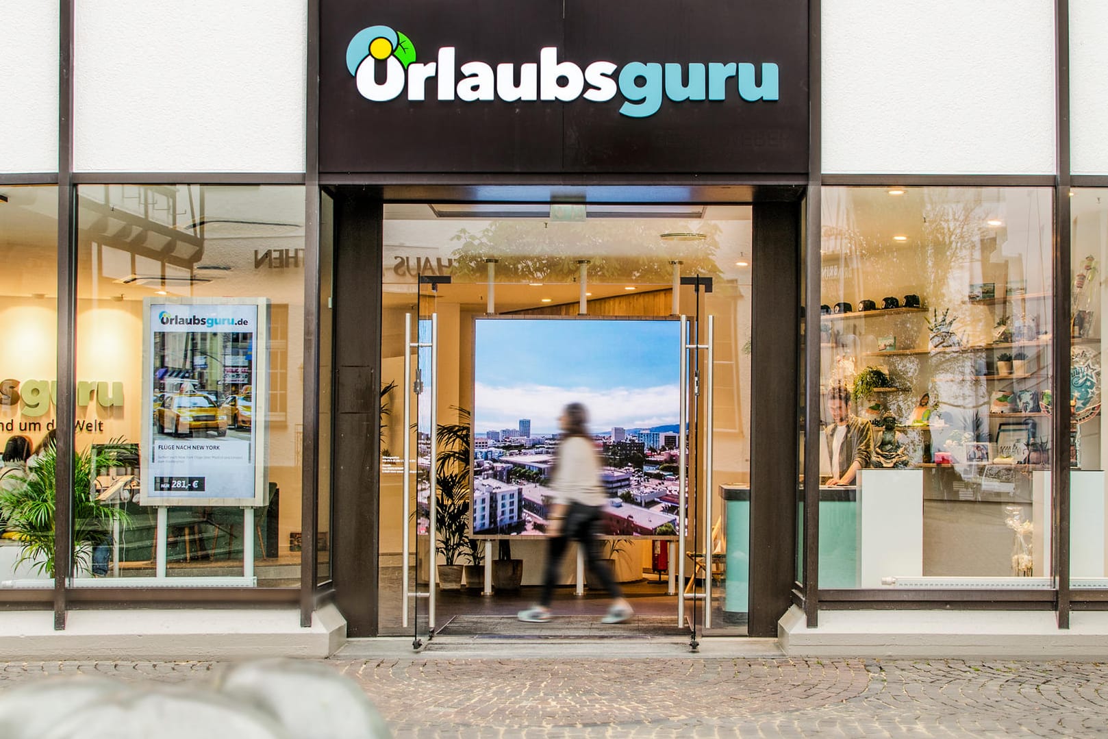 Der Urlaubsguru-Store in Unna von außen: Hier findet oft «betreutes Buchen» statt – Urlauber finden im Internet ein Schnäppchen, wollen es aber nicht selbst online buchen.