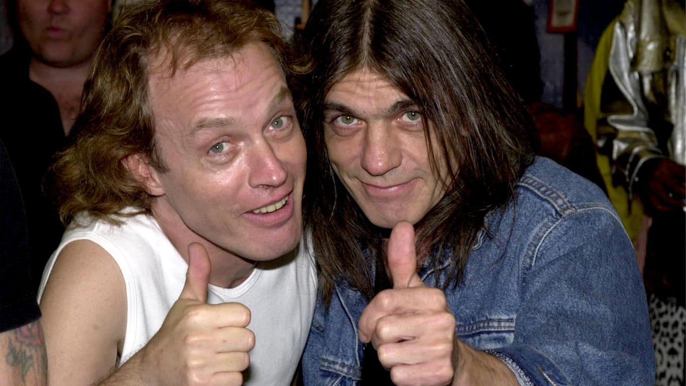 Angus und Malcolm Young spielten viele Jahre lang Seite an Seite in der Hardrock-Band AC/DC.