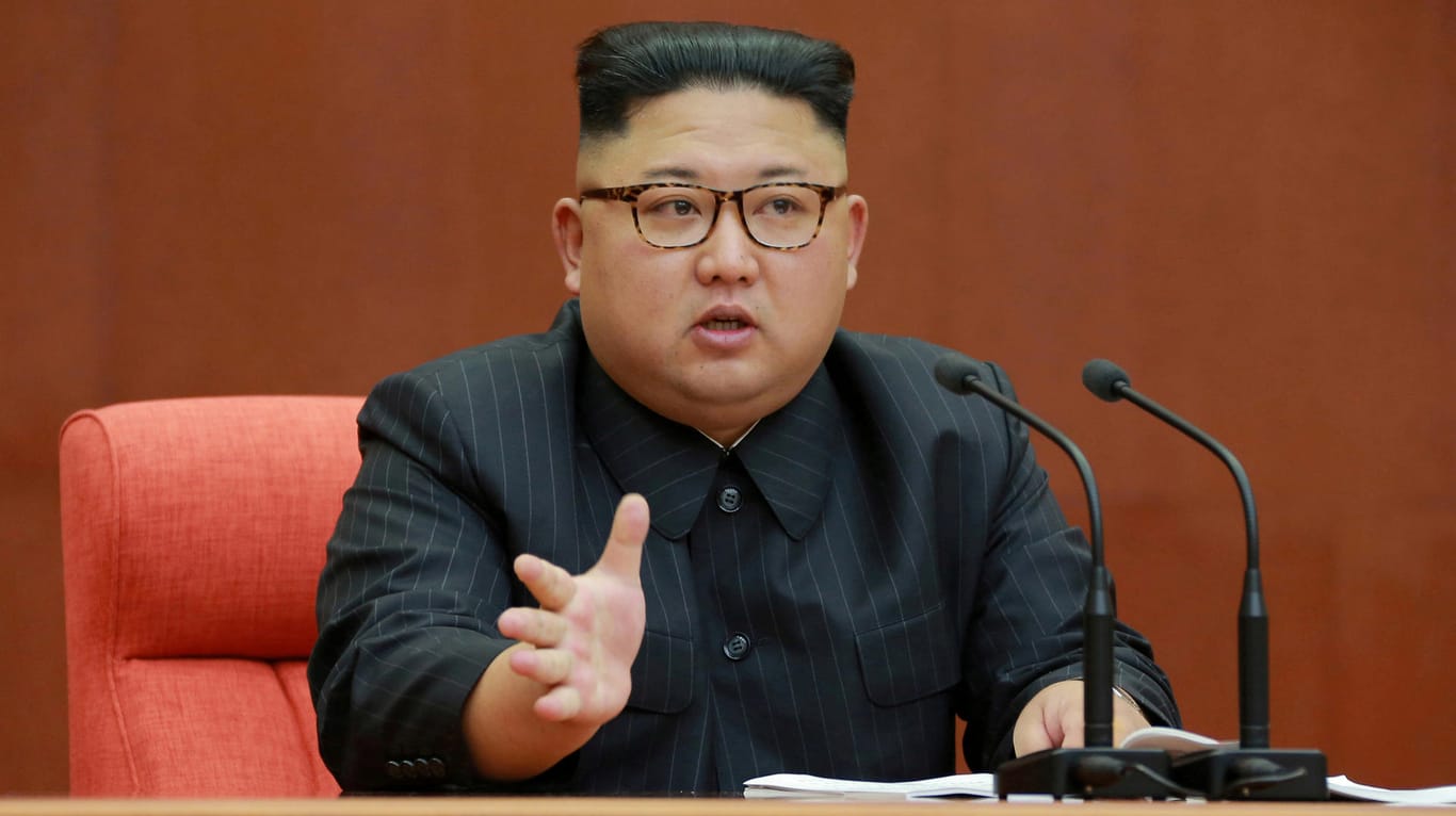 Kim Jong Un bei einer Sitzung der nordkoreanischen Parteiführung: Der Machthaber in Pjöngjang sieht sein Land unter den großen Atommächten angekommen.