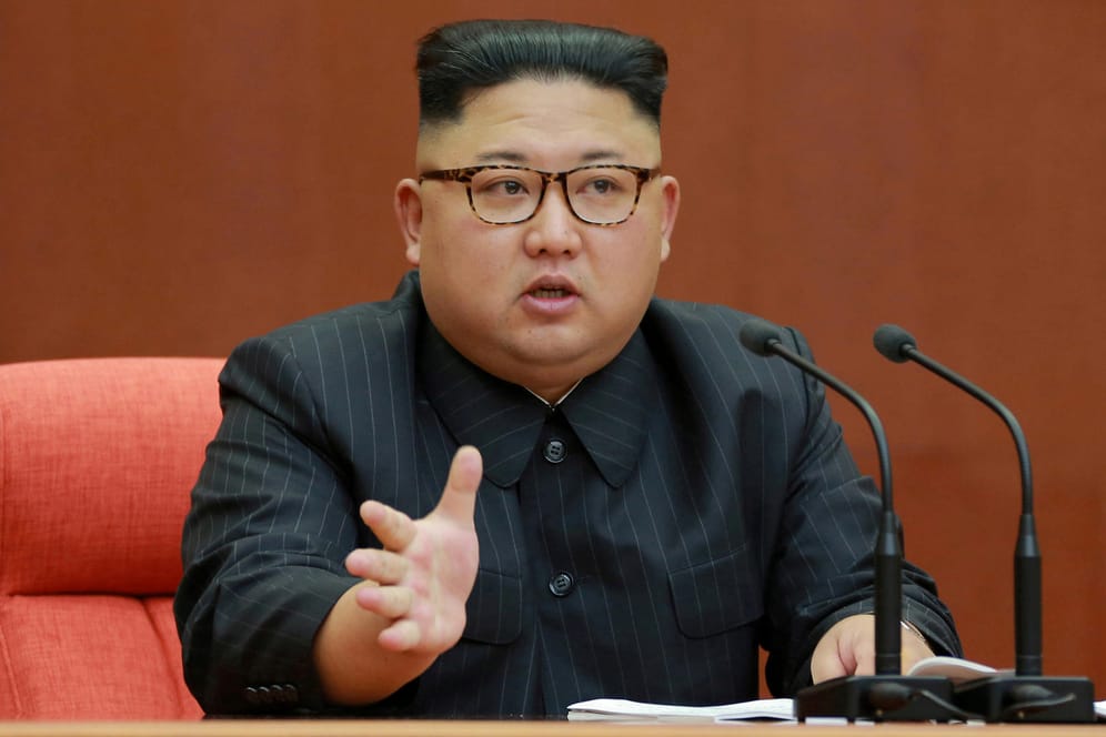 Kim Jong Un bei einer Sitzung der nordkoreanischen Parteiführung: Der Machthaber in Pjöngjang sieht sein Land unter den großen Atommächten angekommen.