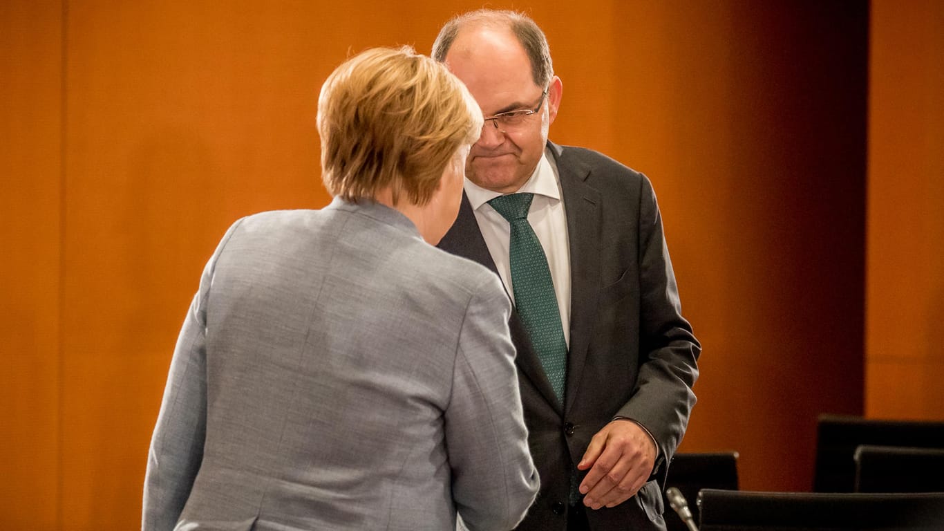 Merkel, Schmidt beim Dieselgipfel: Der Landwirtschaftsminister setzte sich in der Glyphosat-Entscheidung wohl auch über ihre Ansage hinweg.