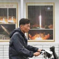 Straßenszene in Pjöngjang: Nach Einschätzung von Fachleuten kommen wesentliche Bauteile der nordkoreanischen Raketen aus Russland.