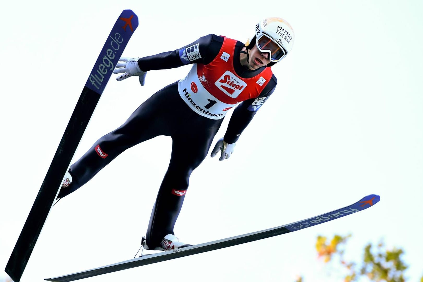 Thomas Diethart bei einem Sprung in Hinzenbach in der Nordischen Kombination Ende September.