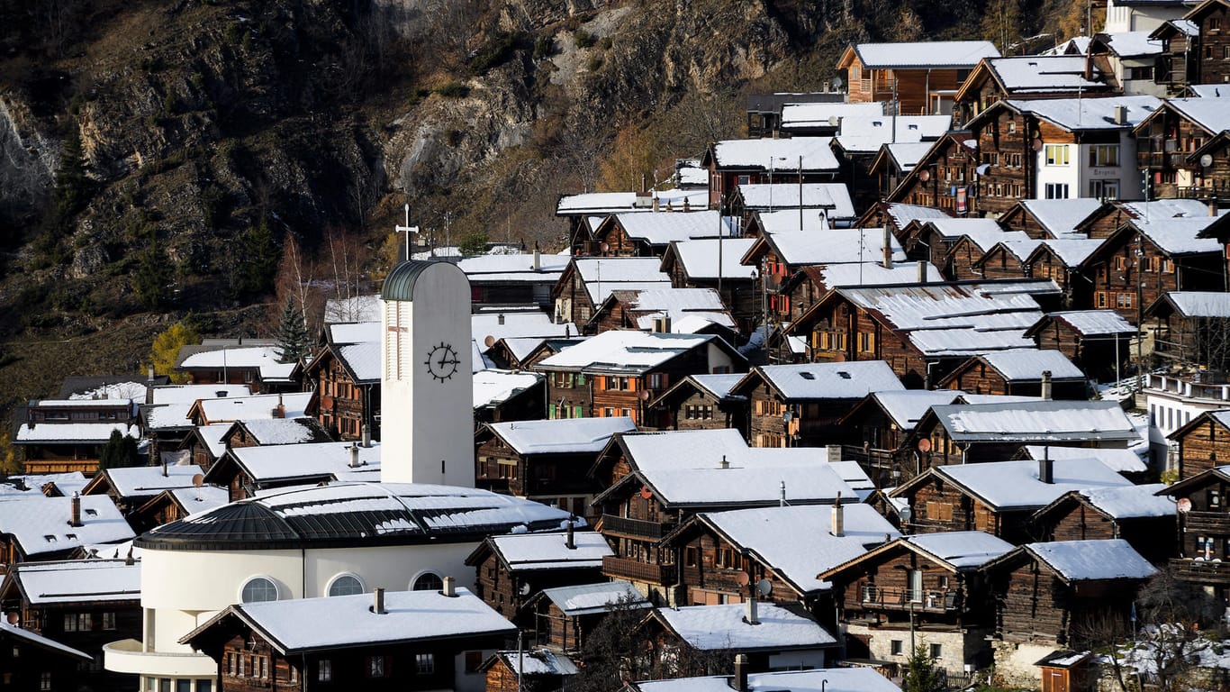 Das Bergdorf Albinen in der Schweiz: Über 20.000 Euro sollen potentiellen neuen Einwohnern in Aussicht gestellt werden.
