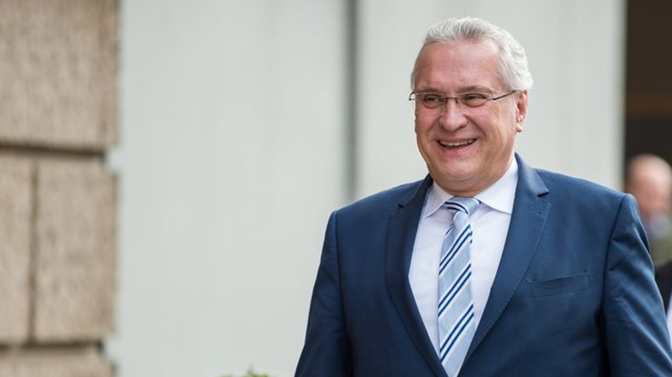 Herrmann soll seine Bereitschaft zu einer Spitzenkandidatur für die Landtagswahl 2018 bisher dementiert haben.