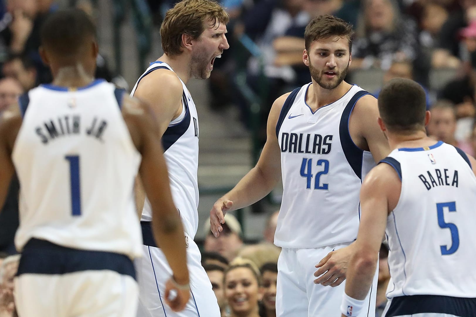 Starker Auftritt: Kleber (2. v. r.) und Nowitzki (2. v. li.) im Spiel gegen Brooklyn.