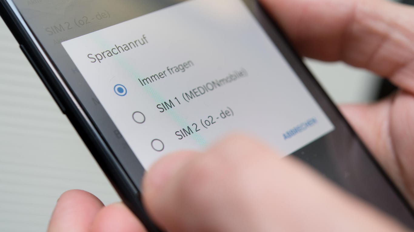 Nutzer von Dual-SIM-Telefonen können wählen, welcher Anschluss für welche Aktion genutzt wird.