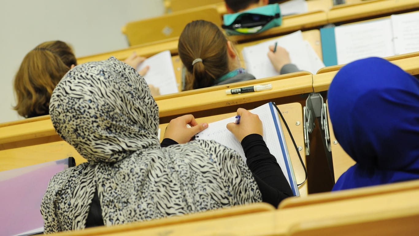 Studenten bei einer Vorlesung in Berlin: Laut einer Studie nimmt der Anteil der Muslime in Deutschland weiter zu.