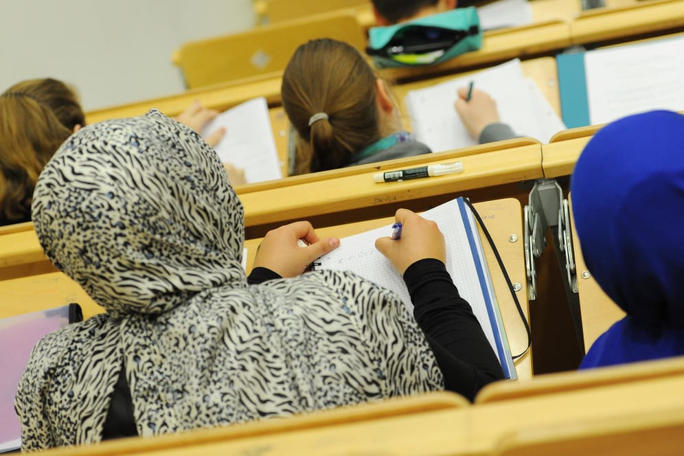 Studenten bei einer Vorlesung in Berlin: Laut einer Studie nimmt der Anteil der Muslime in Deutschland weiter zu.