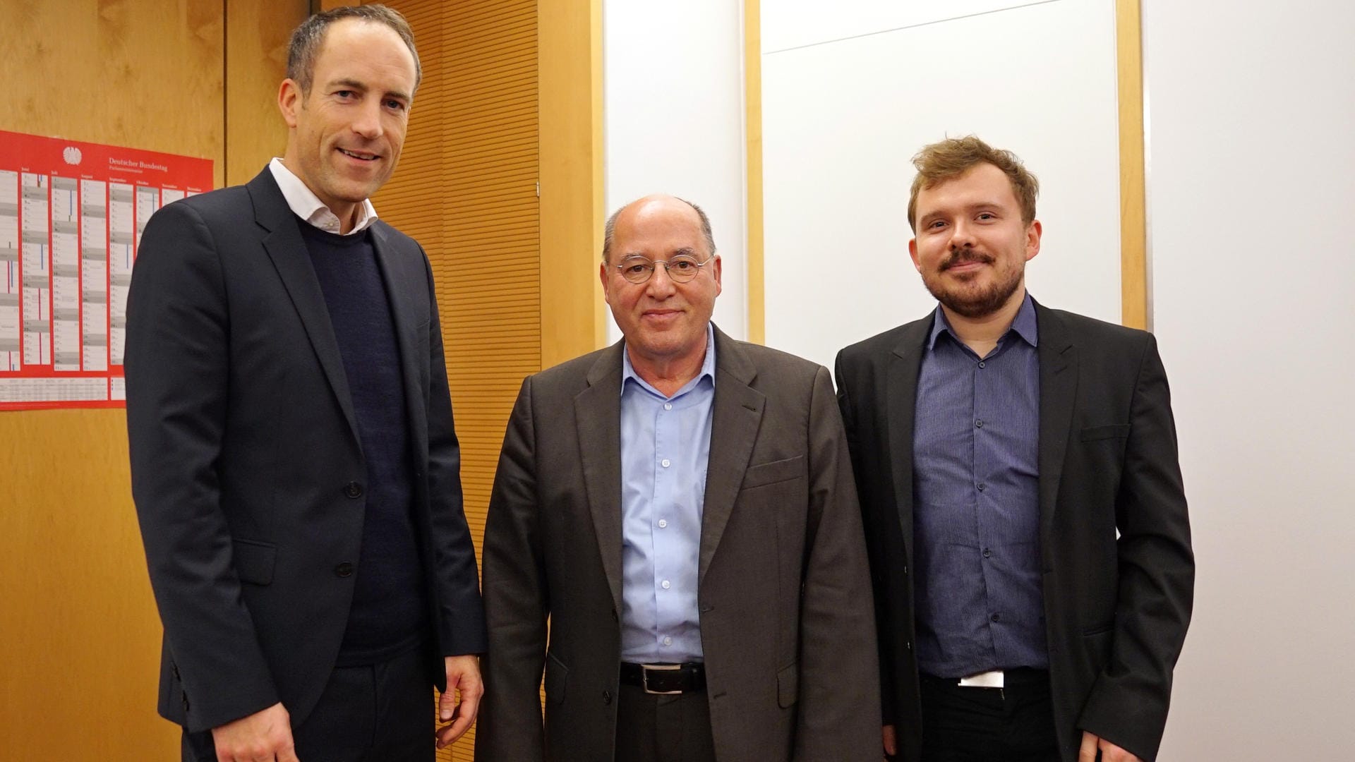 Gregor Gysi (M.) im Interview mit den Redakteuren Florian Harms (l.) und Politik-Redakteur Patrick Diekmann (r.).