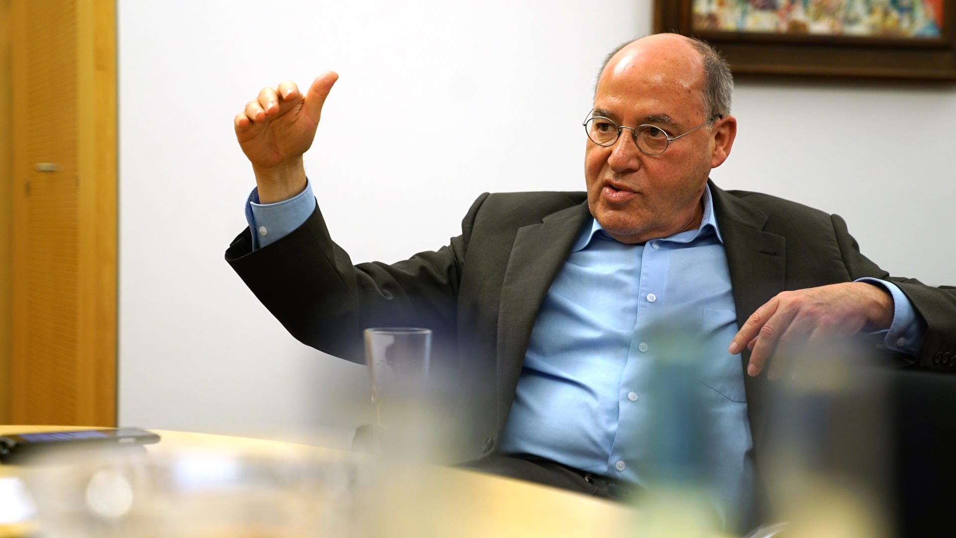 Gysi glaubt, dass die SPD in einer Neuauflage der Großen Koalition verlieren würde: "Aber das hat sie noch nie daran gehindert, mitzuregieren." Gysi glaubt, dass die SPD in einer Neuauflage der Großen Koalition verlieren würde: "Aber das hat sie noch nie daran gehindert, mitzuregieren."