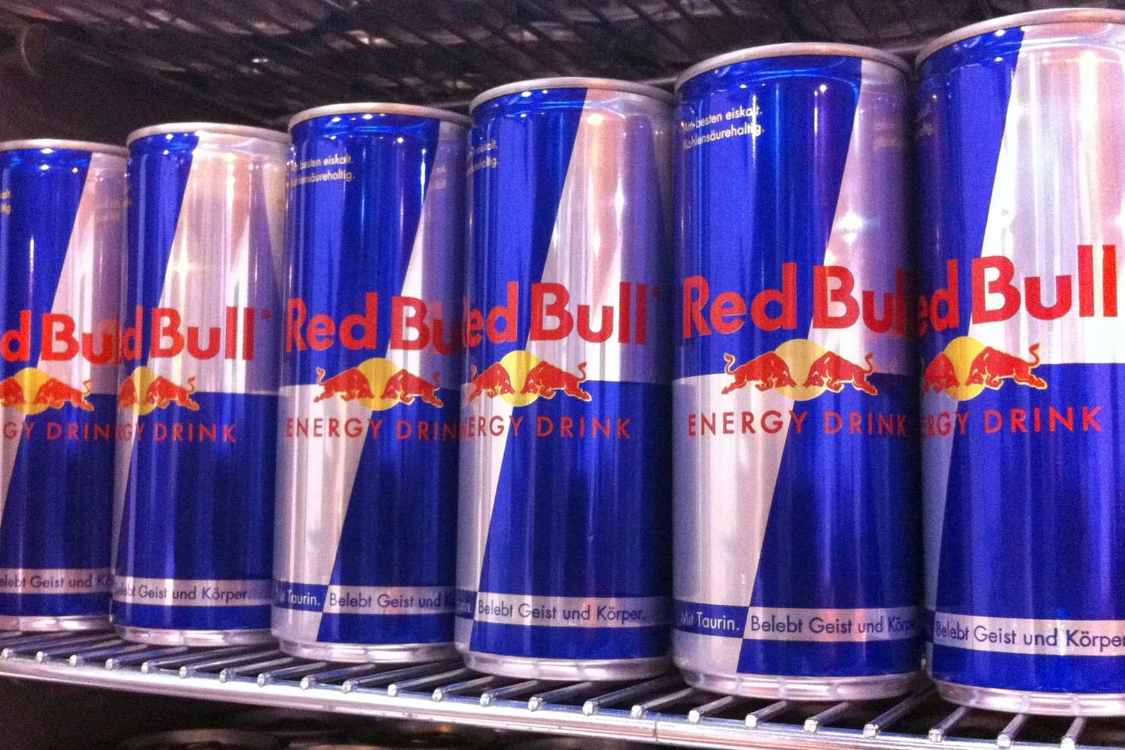 Red Bull darf die bekannte Farbkombi nicht schützen lassen. Red Bull darf die bekannte Farbkombi nicht schützen lassen.