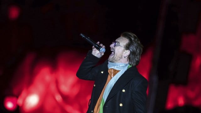U2 setzen wieder auf starke Rocksongs mit eingängigen Melodien. U2 setzen wieder auf starke Rocksongs mit eingängigen Melodien.