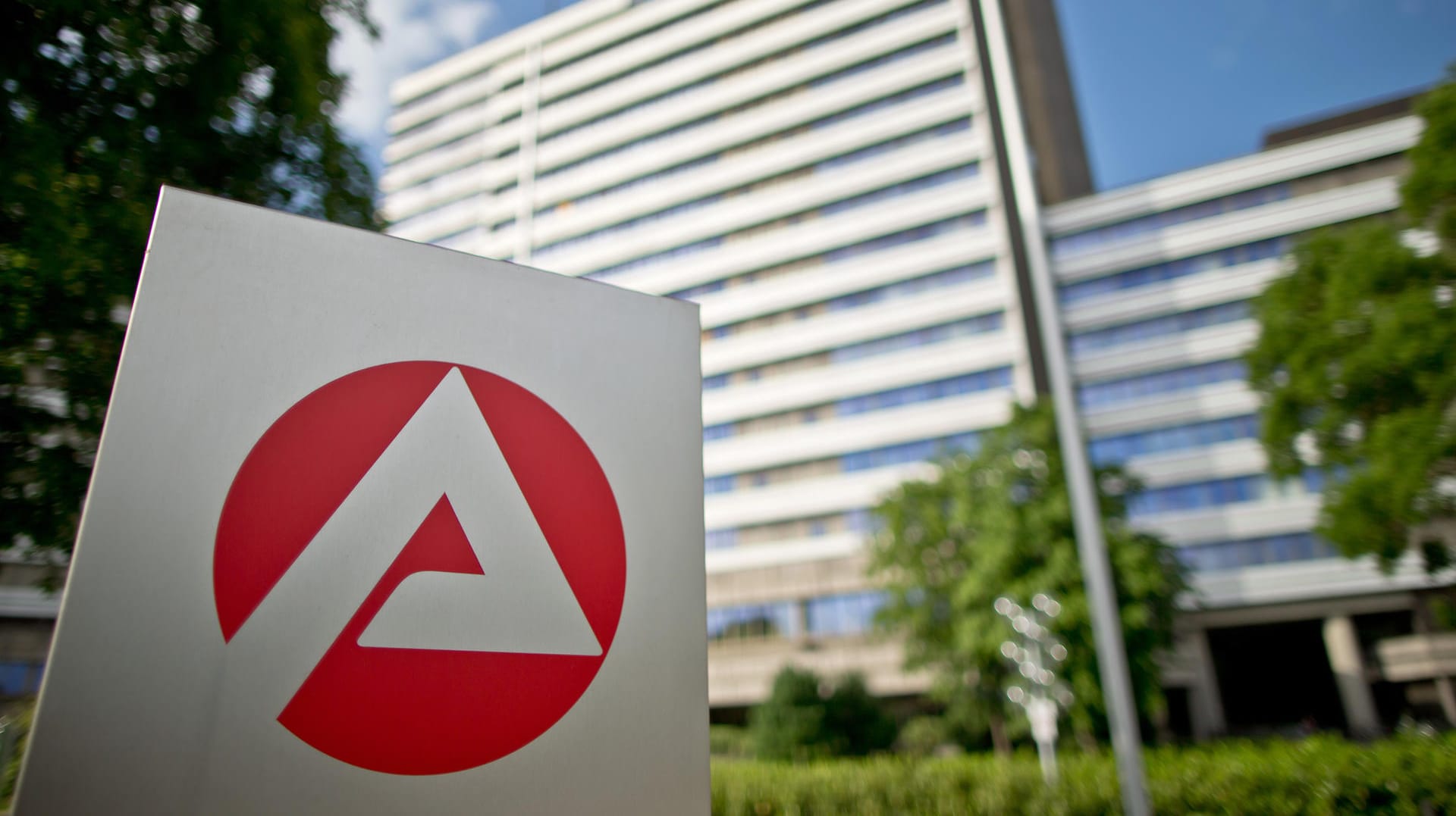 Die Bundesagentur für Arbeit meldet ein Rekordtief: Die Arbeitslosigkeit im November war zuletzt im Jahr 1991 so niedrig wie 2017. Die Bundesagentur für Arbeit meldet ein Rekordtief: Die Arbeitslosigkeit im November war zuletzt im Jahr 1991 so niedrig wie 2017.