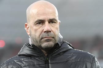 Trainer Peter Bosz steht beim BVB weiter in der Kritik.