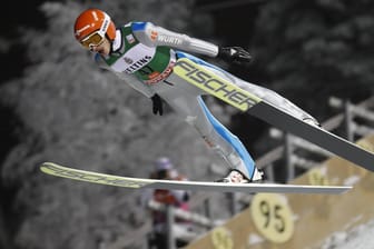 Richard Freitag, hier Ende November beim Weltcup in Ruka, holte den ersten Saisonsieg der deutschen Skispringer.