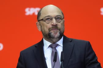Martin Schulz in Berlin: Der SPD-Chef musste sich für die Aufgabe seines Oppositionskurses rechtfertigen.