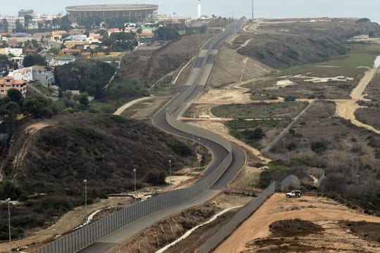 Grenze zwischen Mexiko und Kalifornien: Hier will Donald Trump noch einmal kräftig dazubauen - möglicherweise aber mit US-Steuergeldern finanziert.
