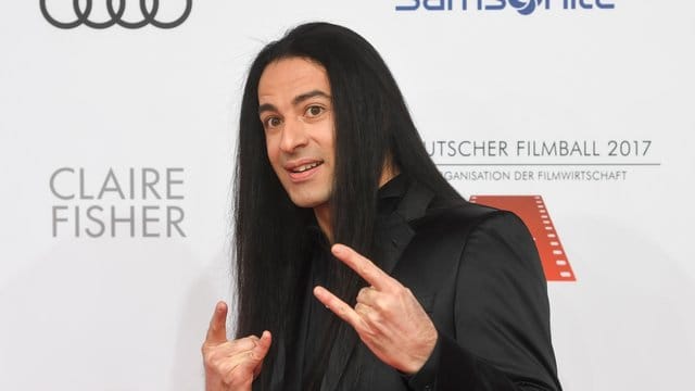 Der Comedian Bülent Ceylan hat eine deutsche Mutter und einen türkischen Vater. Der Comedian Bülent Ceylan hat eine deutsche Mutter und einen türkischen Vater.