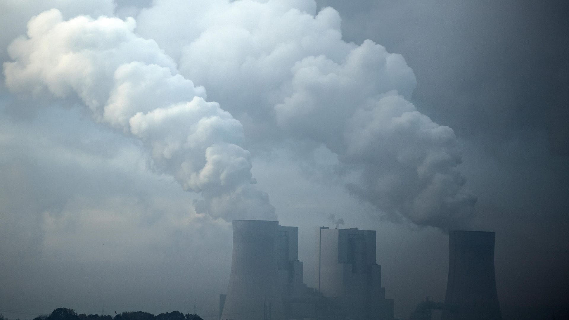 Braunkohlekraftwerk Neurath im nordrhein-westfälischen Hoeningen. Braunkohlekraftwerk Neurath im nordrhein-westfälischen Hoeningen.