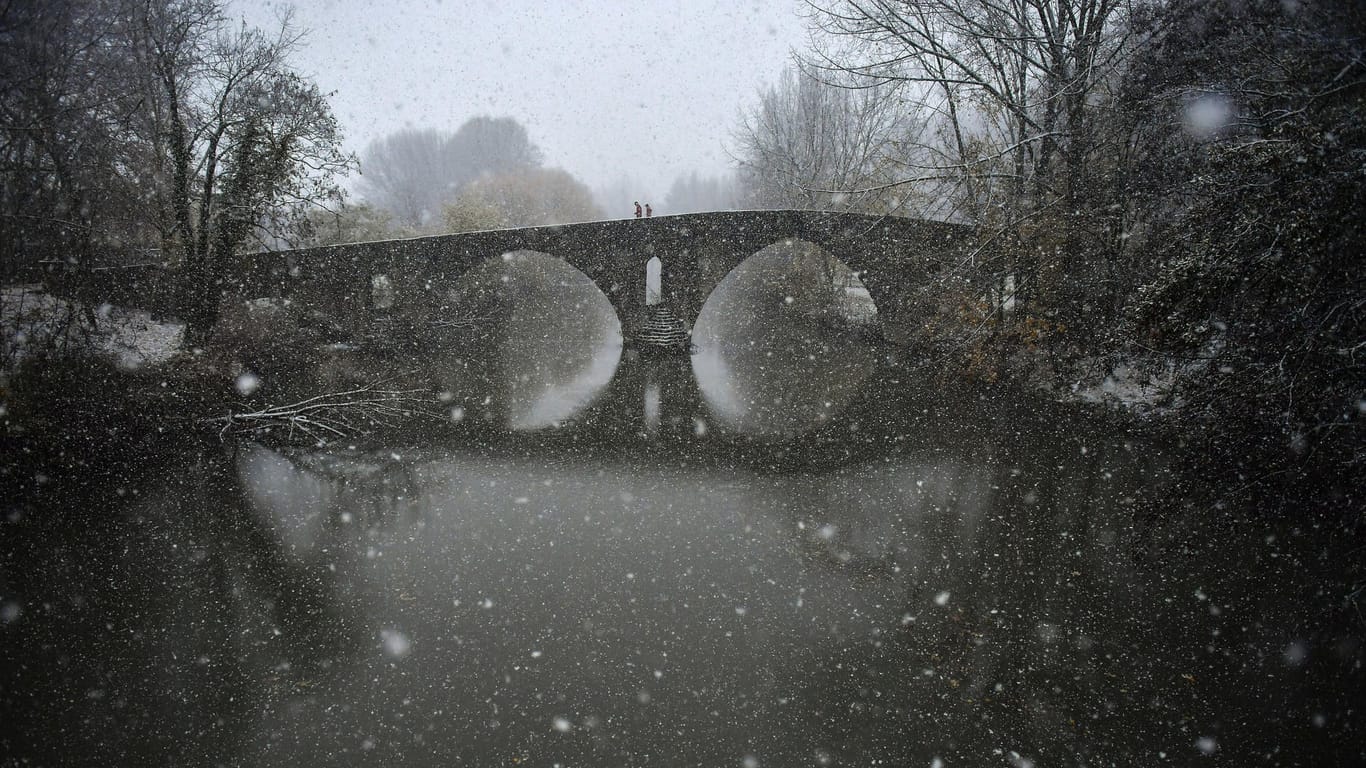 Brücke im Schnee.(Symbolfoto)