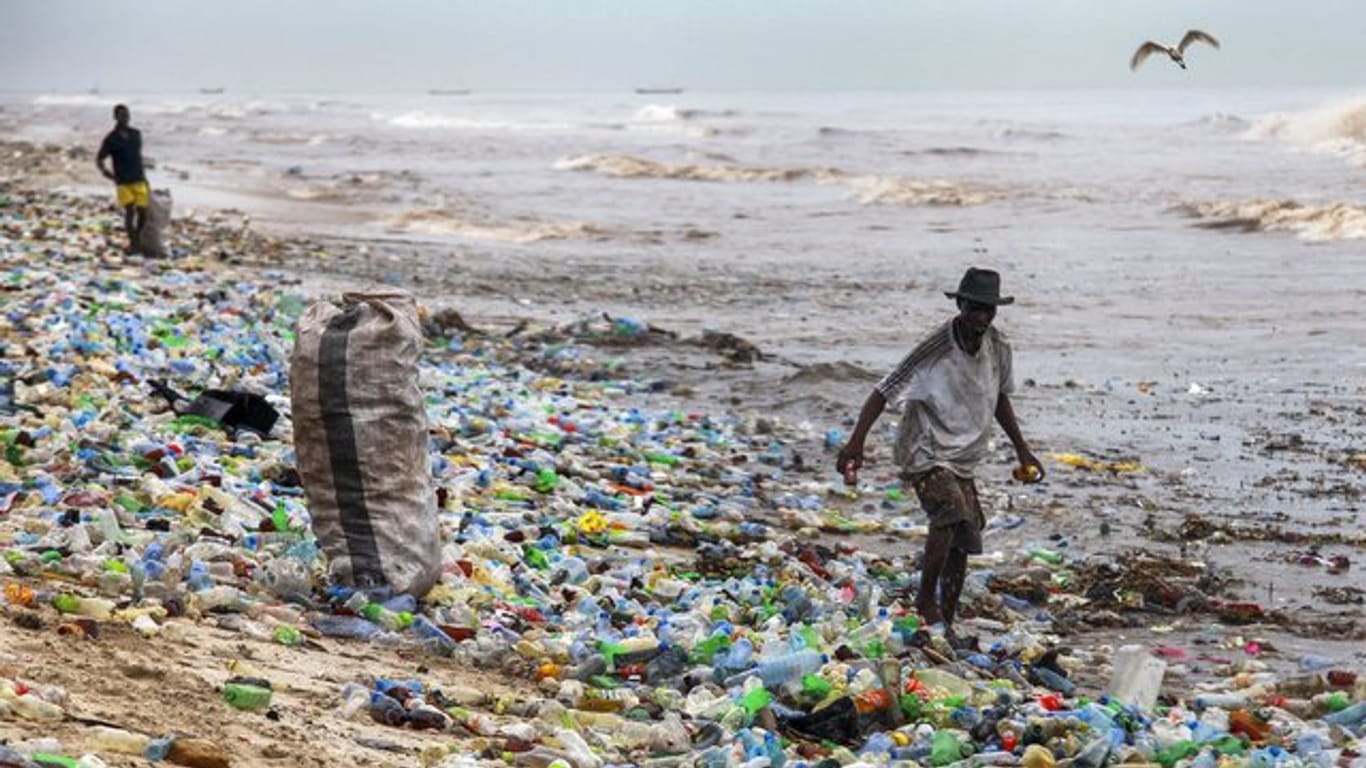 Plastikmüll am Korle Gono Strand in Ghana.