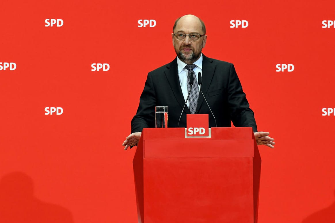 Martin Schulz spricht im Willy-Brandt-Haus: Der SPD-Chef stellt sich auf einem Parteitag zur Wiederwahl.