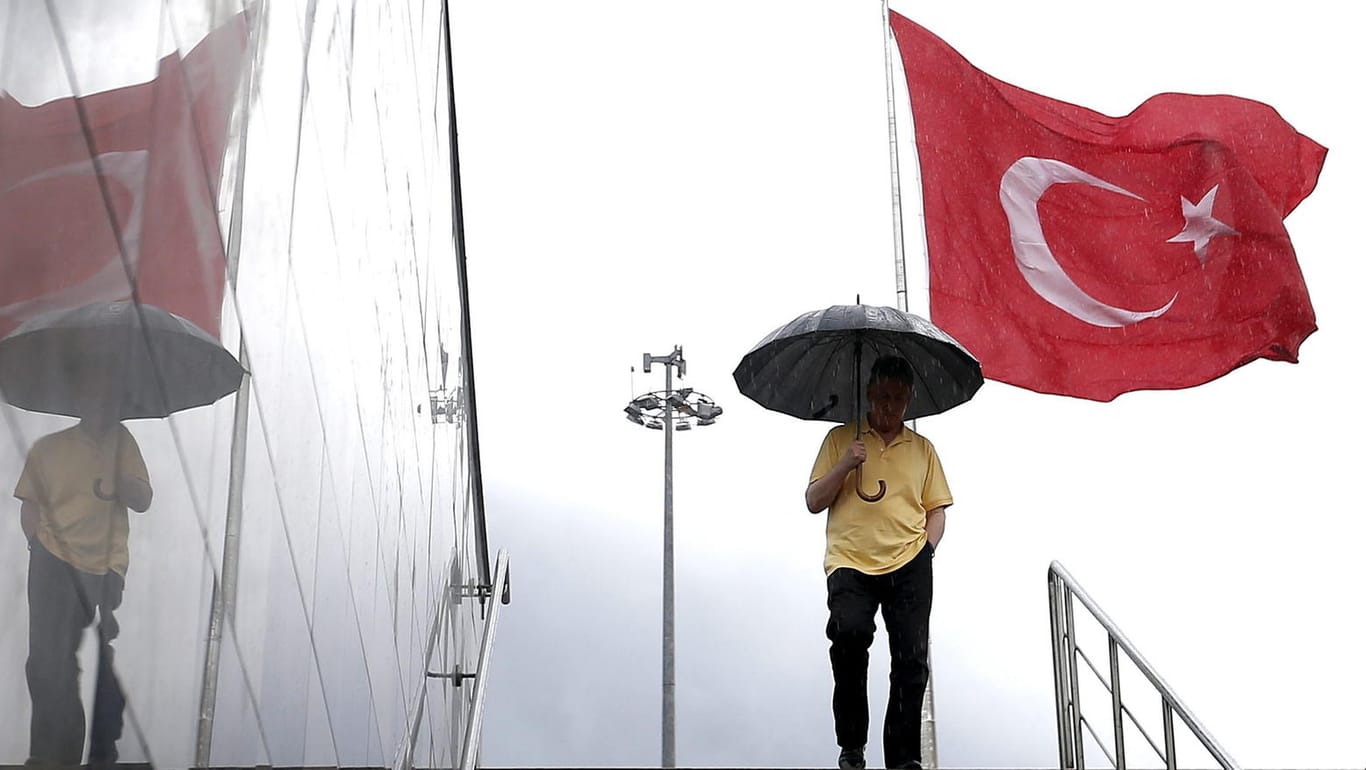 Bereits Hunderte Dimplomaten und andere Staatsbeamte sind aus der Türkei geflohen.