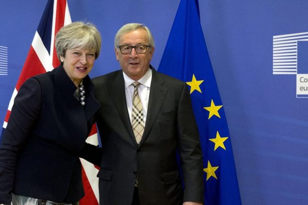 Der Präsident der Europäischen Kommission, Jean-Claude Juncker, zusammen mit der britischen Premierministerin Theresa May.