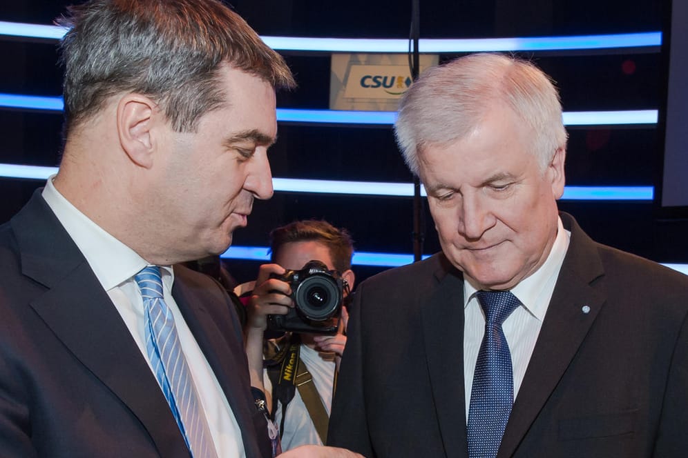 Der bayerische Ministerpräsident Horst Seehofer (l) und der bayerische Finanzminister Markus Söder: CSU-Experte Weidenfeld geht davon aus, dass Joachim Herrmann gegen Söder im Kampf um das bayrische Ministerpräsidentenamt antreten wird.