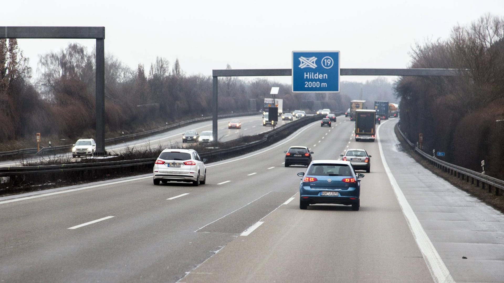 Fahrt im Winter bei schlechten Sicht- und Fahrbahnverhältnissen