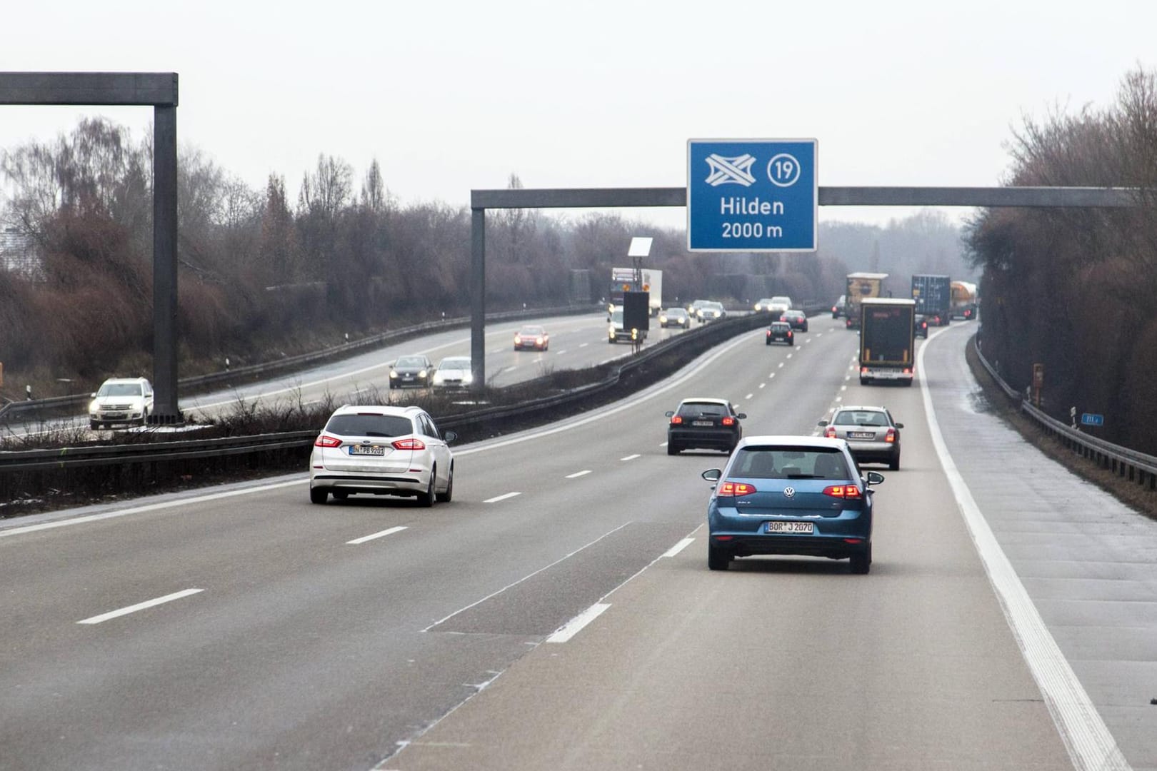 Fahrt im Winter bei schlechten Sicht- und Fahrbahnverhältnissen