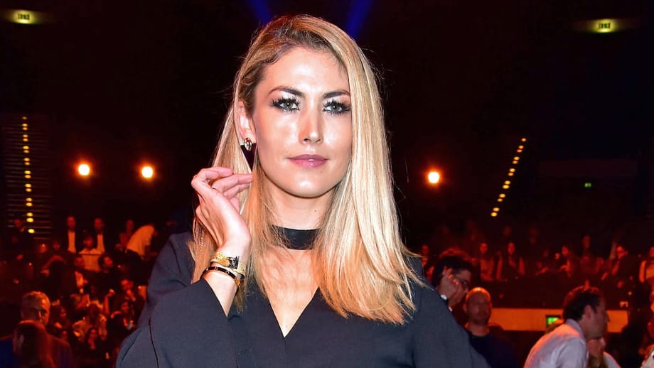 Model Fiona Erdmann: Die 29-Jährige musste sich gleich von zwei geliebten Menschen verabschieden. Model Fiona Erdmann: Die 29-Jährige musste sich gleich von zwei geliebten Menschen verabschieden.