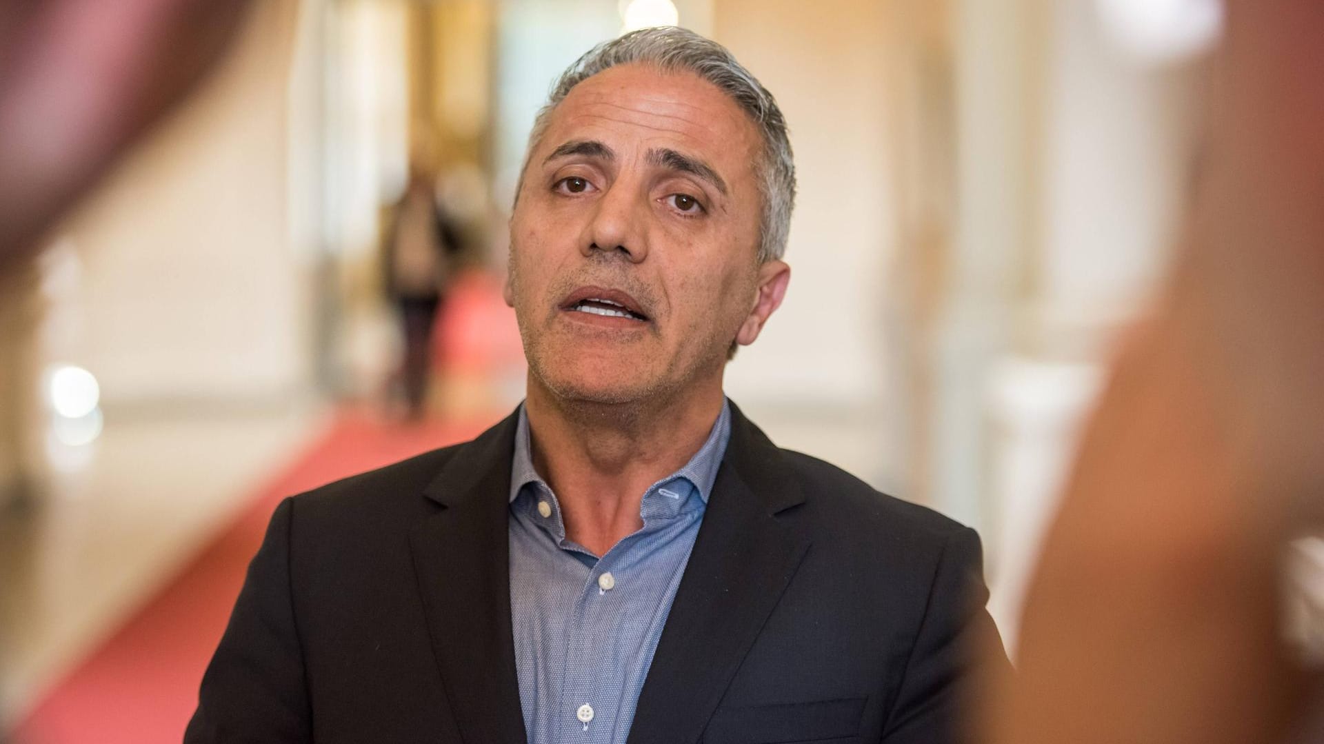 Musste ärztlich behandelt werden: Linken-Politiker Hakan Taş. Musste ärztlich behandelt werden: Linken-Politiker Hakan Taş.