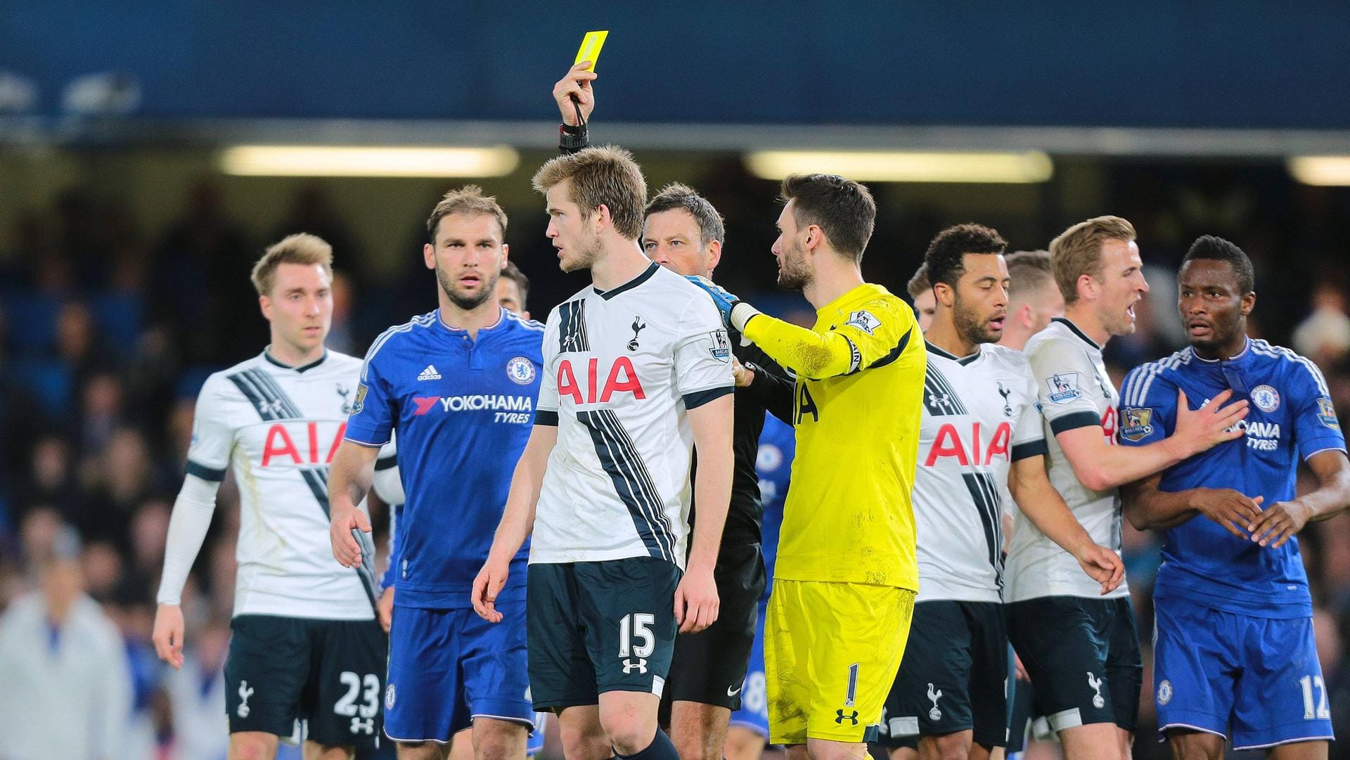 Zwölf Mal Gelb: Mark Clattenburg hatte beim 2:2 zwischen Tottenham gegen Chelsea viel zu tun.