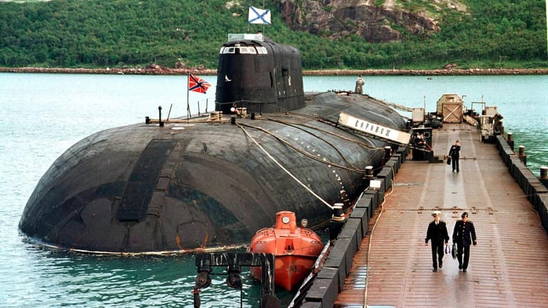 Russisches U-Boot im Jahr 2000 nahe Murmansk: Nukleare Brennstäbe wurden lange völlig unzureichend auf alten Schiffen gelagert.