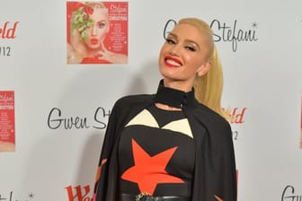 Gwen Stefanie brachte sich in London in Festtagstimmung, wo sie im Westfield-Einkaufszentrum die Christbaumbeleuchtung anschaltete.
