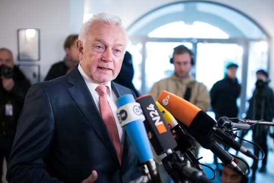 "Eines ist doch klar: Scheitert die GroKo, haben wir eine andere Lage", sagte Kubicki den Zeitungen des Redaktionsnetzwerks Deutschland.