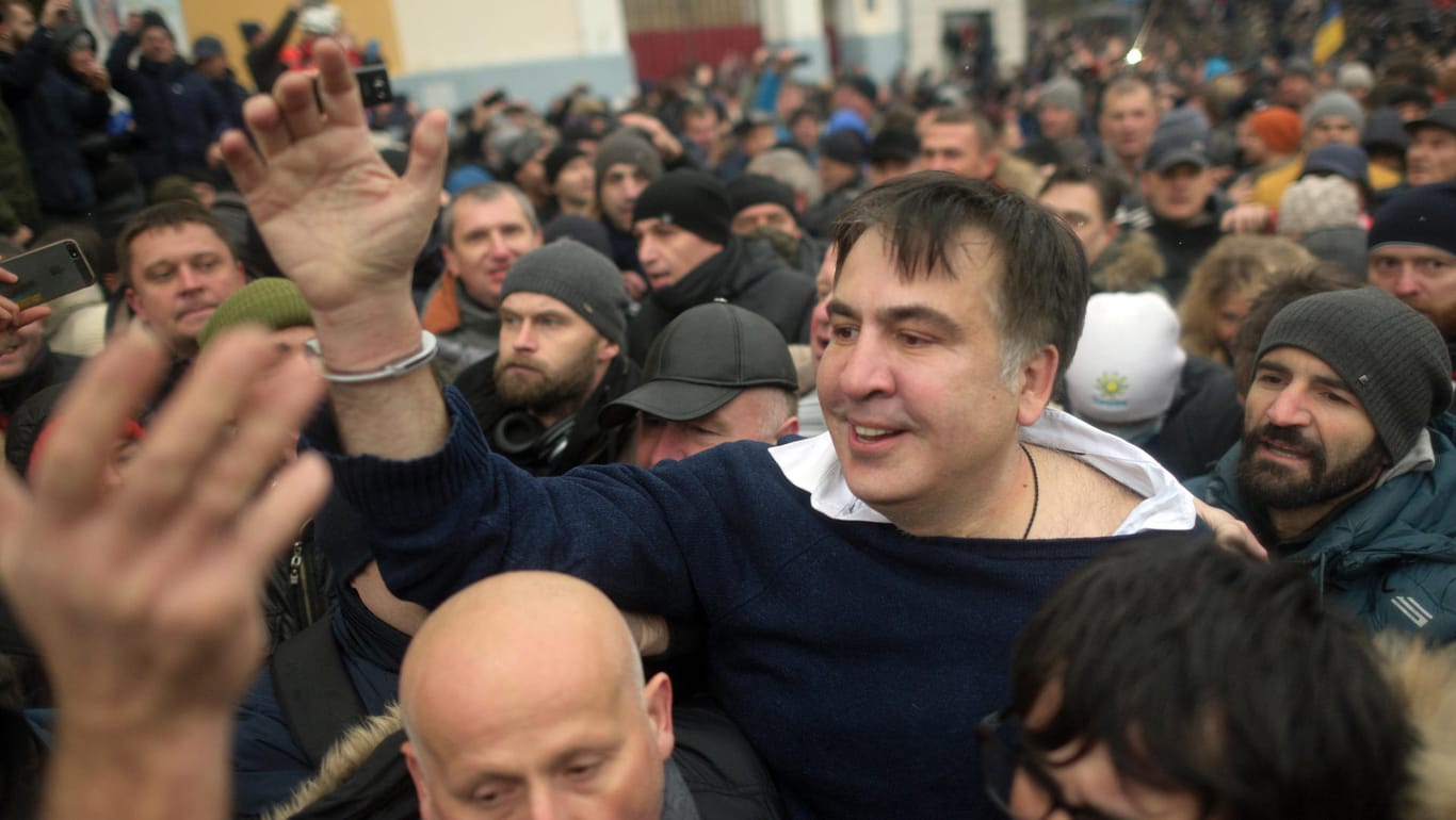 Den Anhängern Saakaschwilis gelang schließlich die Befreiung des Oppositionellen.