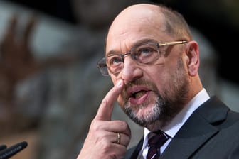Der SPD-Vorsitzende Martin Schulz im Willy-Brandt-Haus in Berlin: Auch der Gang in eine Große Koalition wäre für die SPD teuer.