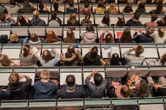Die Zahl der Studenten steigt, doch immer weniger beziehen Bafög.