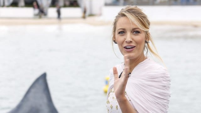 Blake Lively hat sich bei Dreharbeiten an der Hand verletzt.