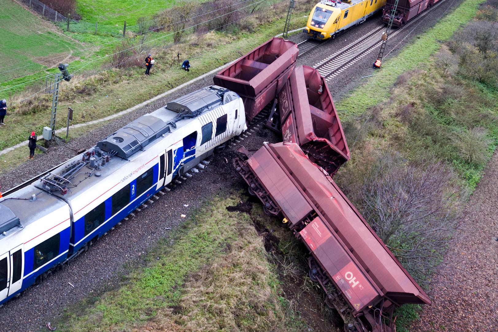 ZDie Unfallstelle nach einem Zugunglück bei Meerbusch.