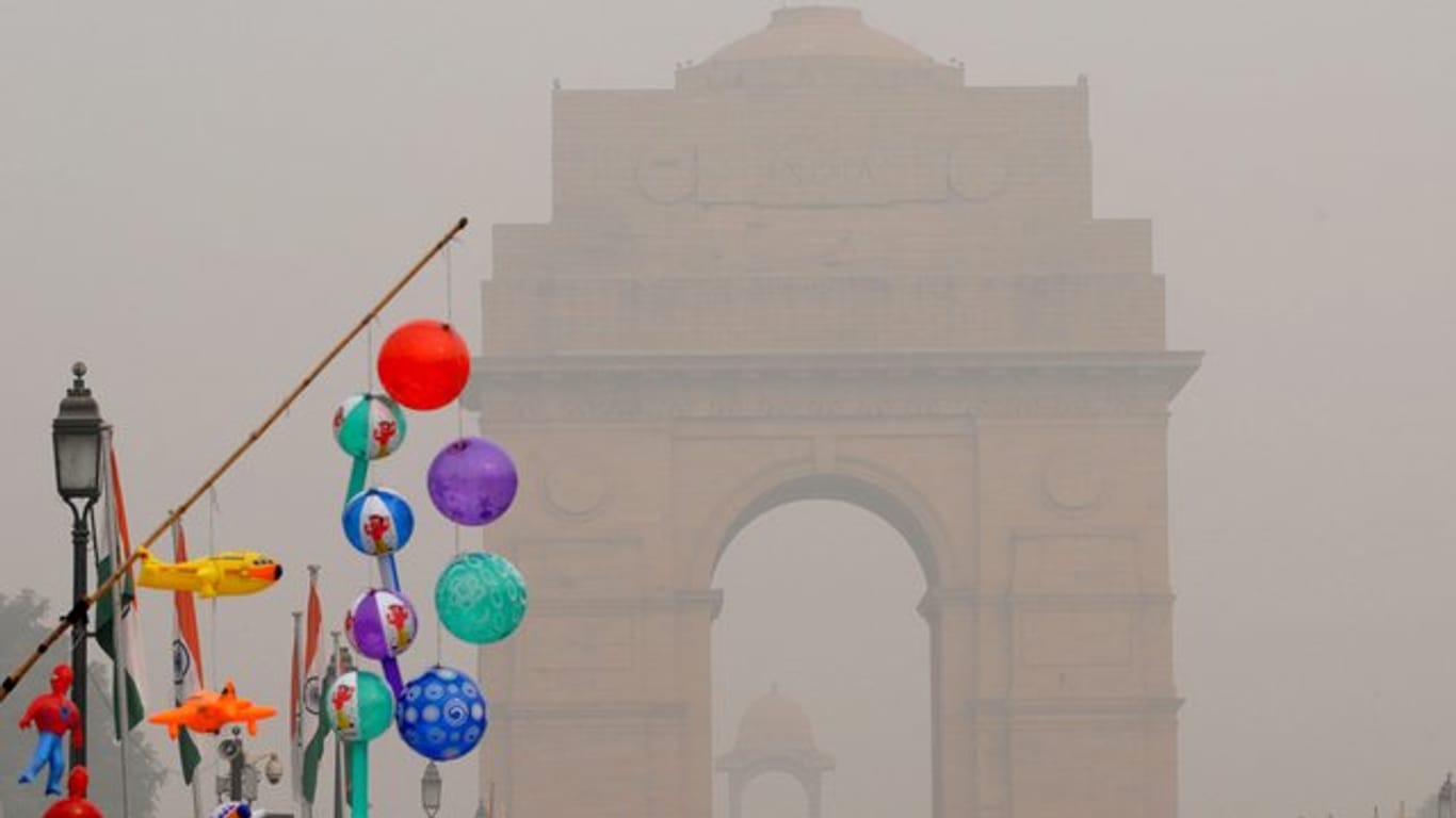Dichter Smog über Neu Delhi in Indien.