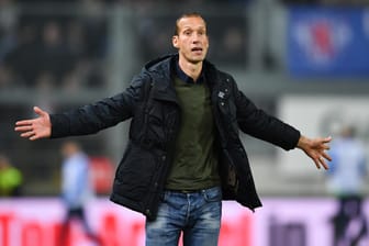 Kaiserslauterns Trainer Jeff Strasser braucht mit seinem Team dringend einen Sieg.