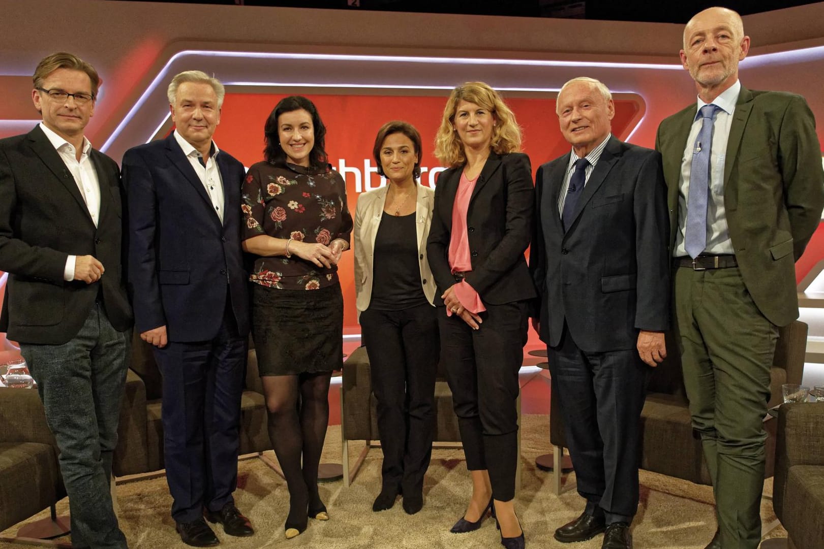 Gäste bei Maischberger (von links): Claus Strunz, Klaus Wowereit, Dorothee Bär, Sandra Maischberger, Stephanie Bschorr, Oskar Lafontaine und Friedrich Küppersbusch.