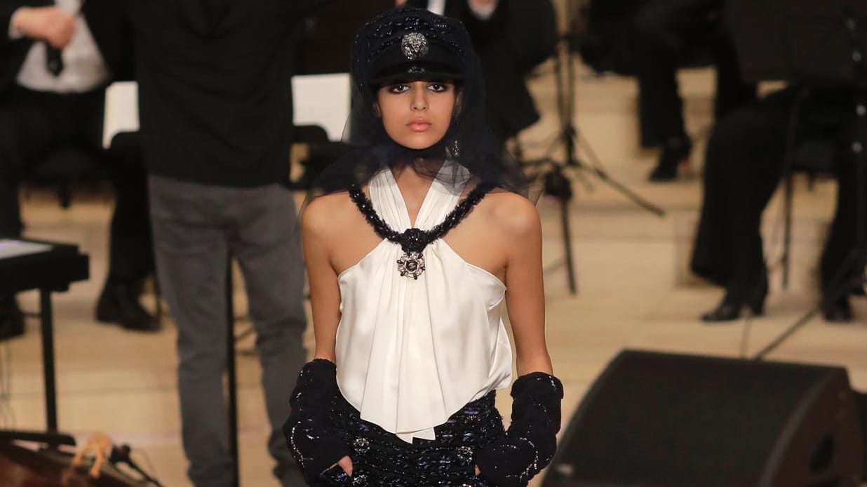 Ein bisschen Haut zeigten die Models von Chanel dann doch.