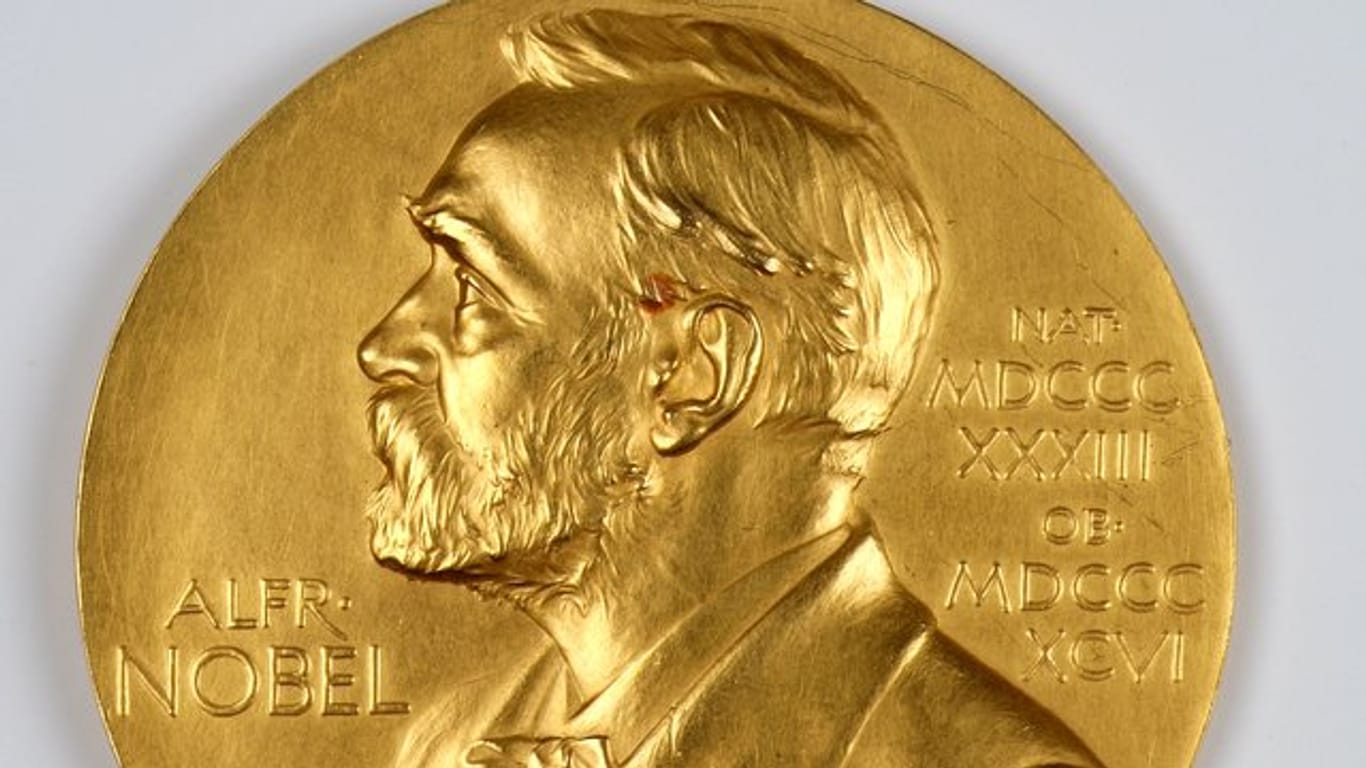Die nach Angaben des Deutschen Literaturarchivs in Marbach echte Nobelpreismedaille von Theodor Mommsen.