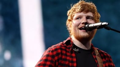 Ed Sheeran während eines Auftritts: Der Sänger hat in München an die verstorbene Queen erinnert.