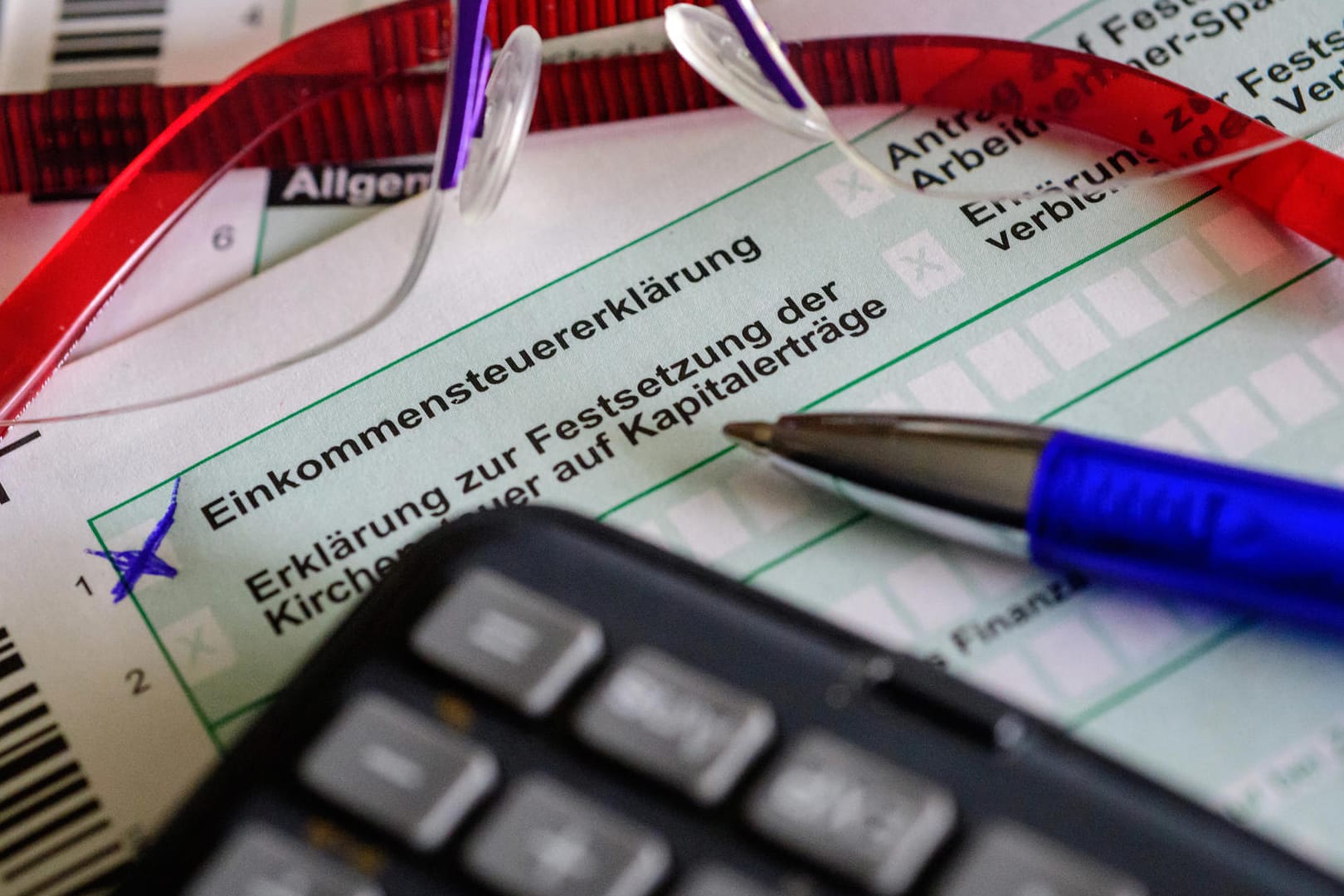 Grundfreibetrag und Kinderfreibetrag sorgen 2018 für Steuerersparnissen. Grundfreibetrag und Kinderfreibetrag sorgen 2018 für Steuerersparnissen.
